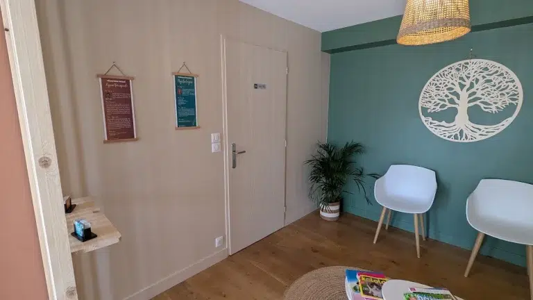 Salle d'attente calme du cabinet L'Onde